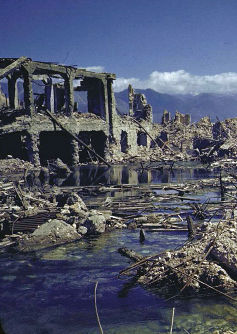 米兰体育APP-防线稳固攻击疯狂罗马城豪取三分(罗马城狂欢)